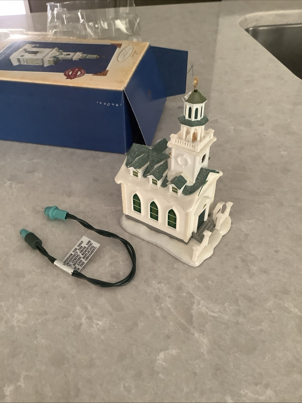 Hallmark Colonial Chruch - Picture 2 of 8